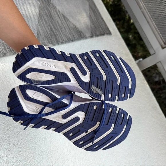 Brooks launch 9 running sneaker - Picture 3 of 5